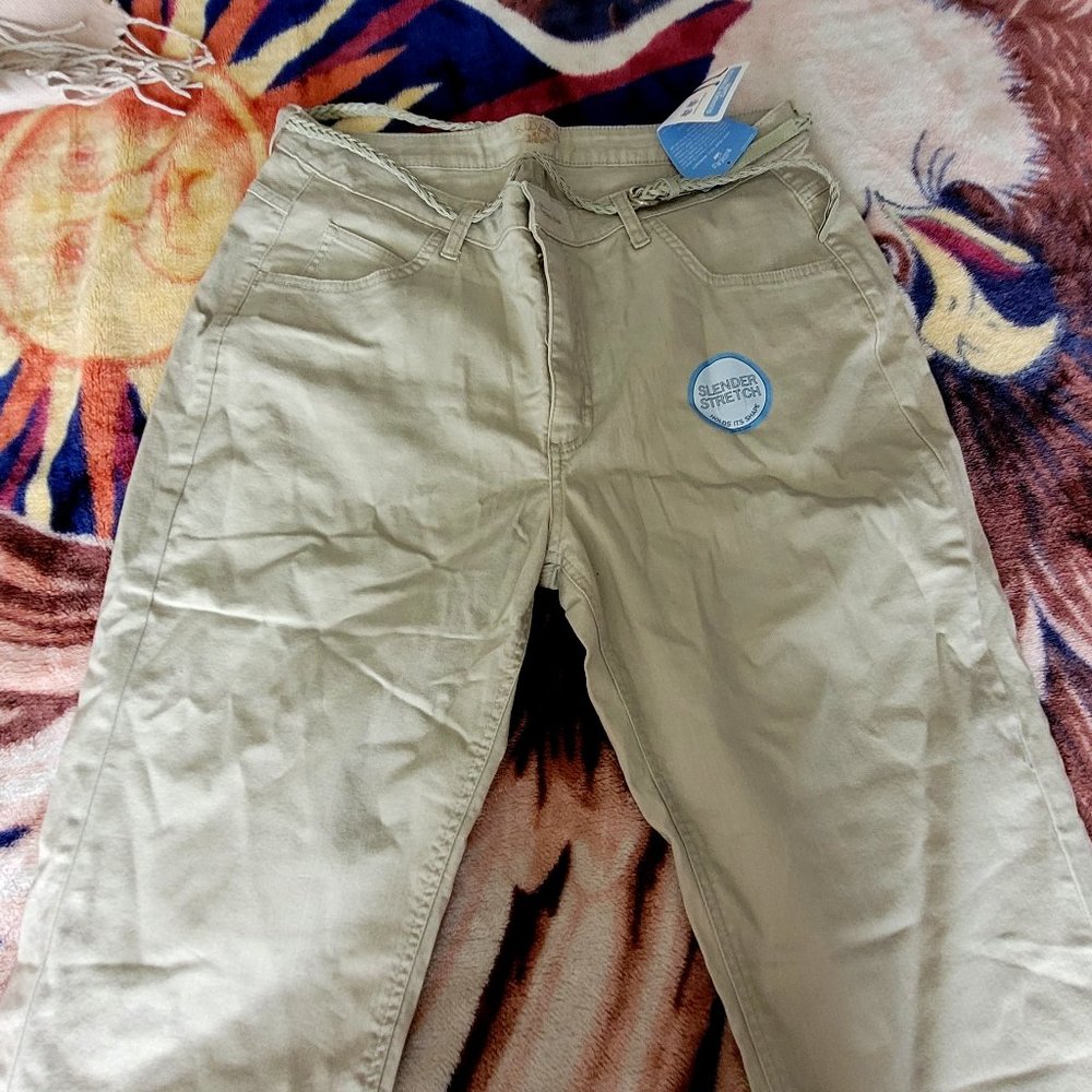 LEE RIDERS CAPRIS! COME LOOK & SEE!!